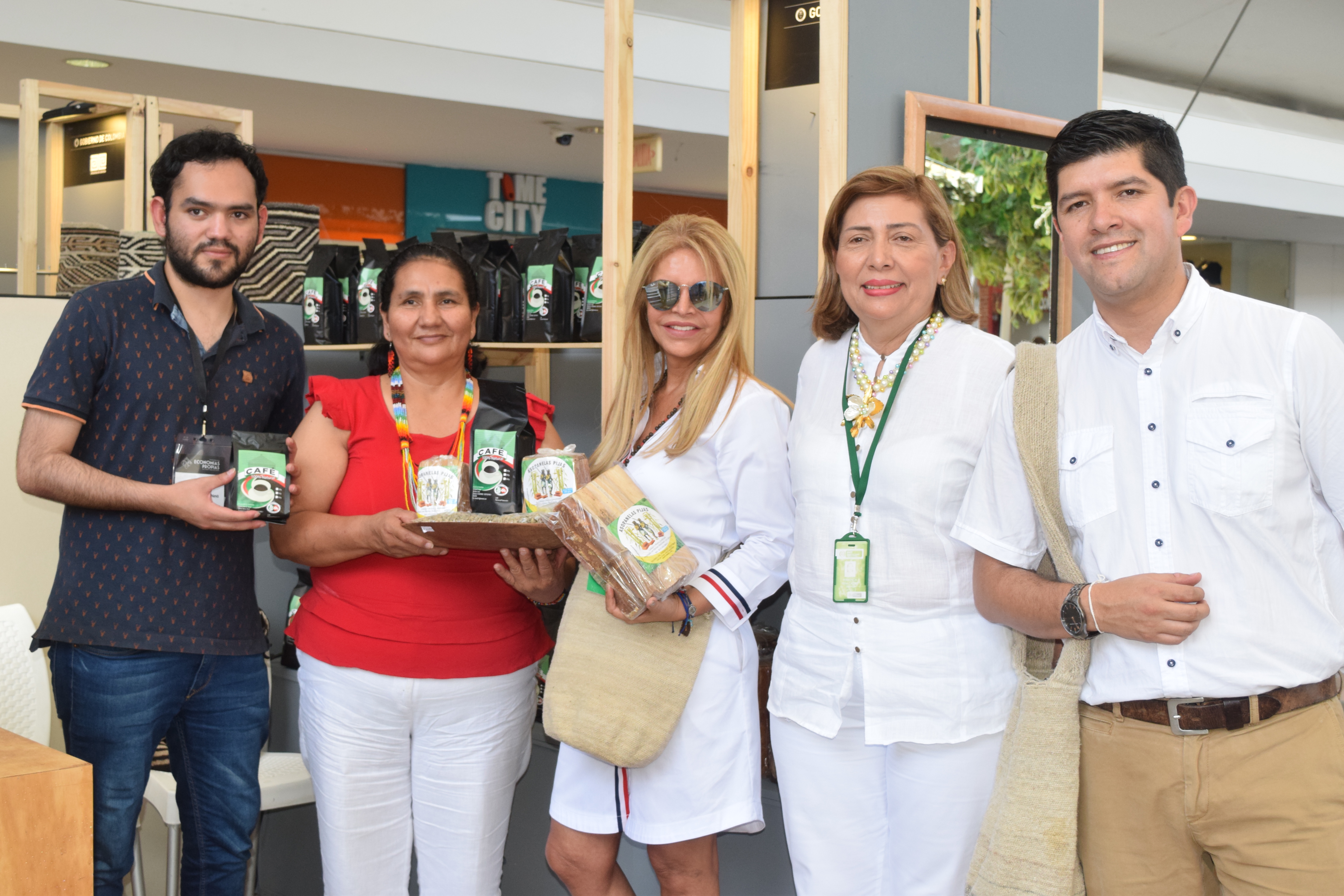 Néstor González, Ana Teresa Manjarrez Tique; cacica y gobernadora de la comunidad indígena Pijao en la vereda El Vergel de Santa María, Gestora Social Myriam Hurtado de González, Nixon Fandiño, entre otros.